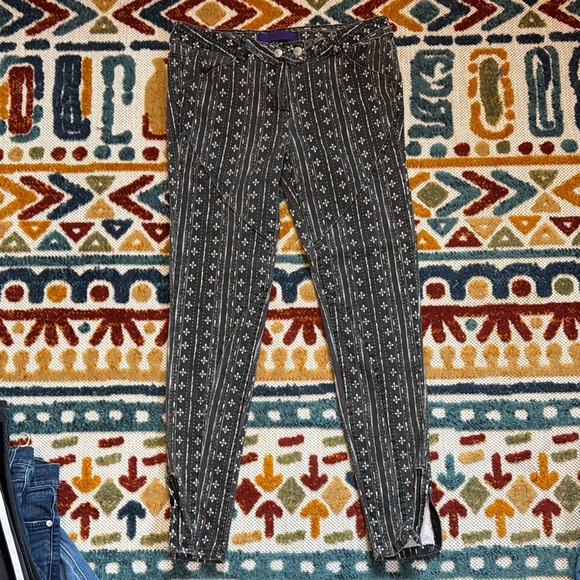 Forever 21 Pants - Stylish Gray Patterned Women's Pants